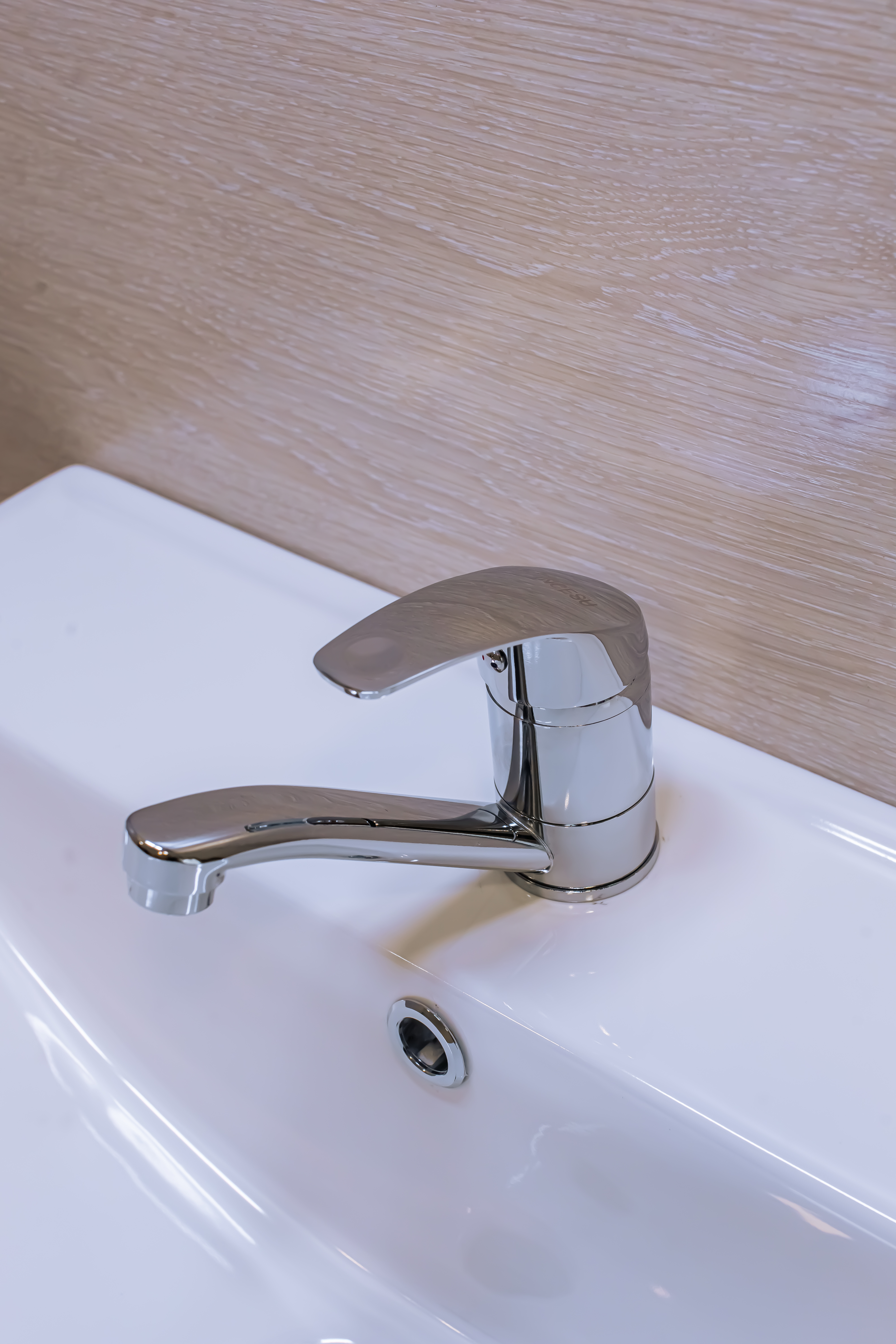 Lavabo simesiteli (tək soyuq su)