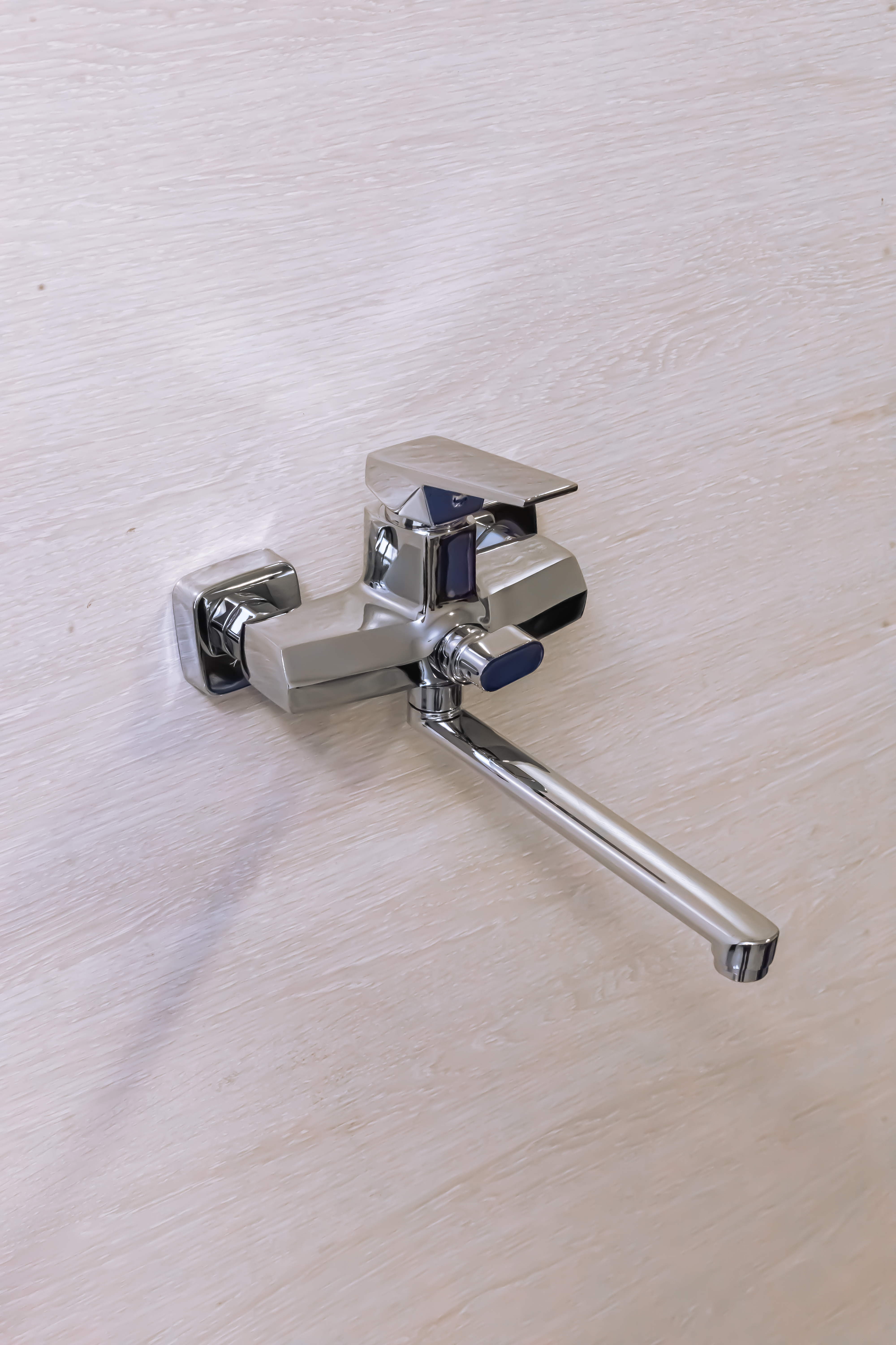 Duş simesiteli uzun lülək