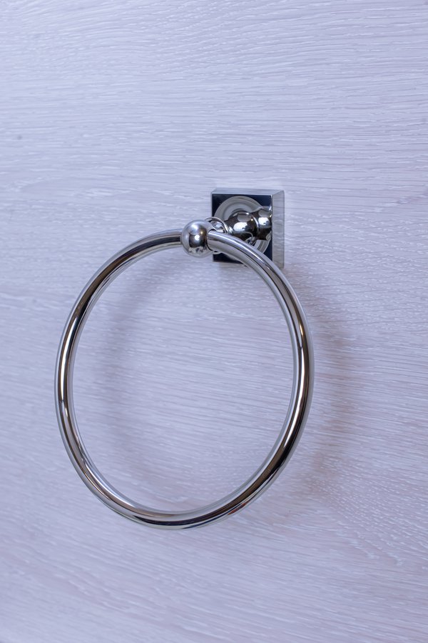 Oval dəsmal asılan